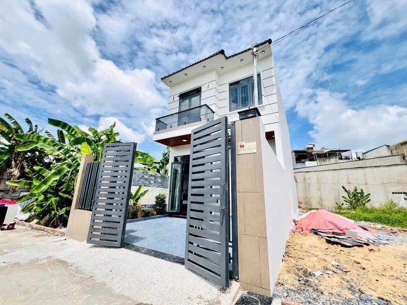Bán nhà 1 trệt 1 lầu 6x20m, 5PN, đường Đông Thạnh 4, Hóc Môn, giá 5,89 tỷ