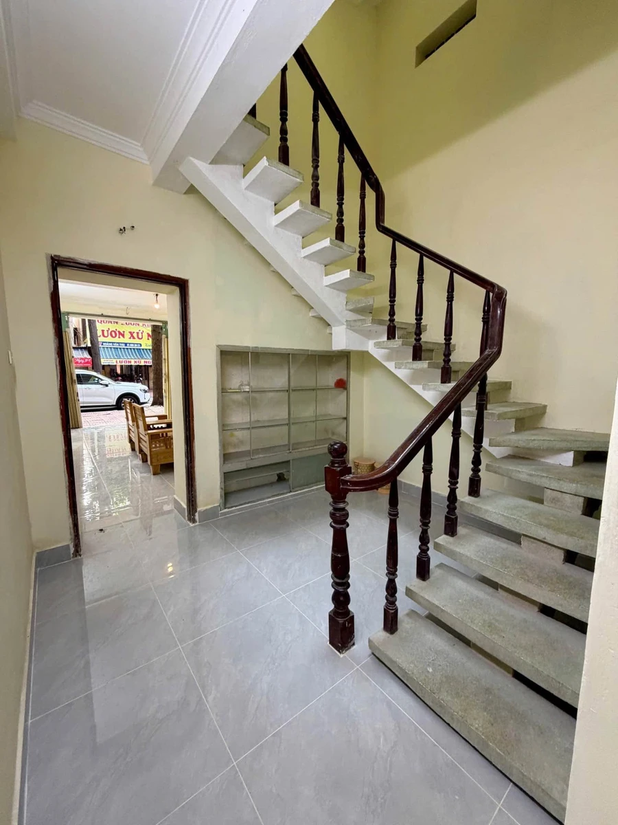 Cho thuê nhà mặt tiền 75,6m² 4PN 3WC Hoàng Văn Thụ Vũng Tàu - Ảnh thu nhỏ 2