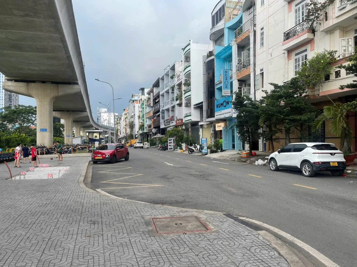 Bán nhà phố 3 mặt tiền 54m2 Nguyễn Hữu Cảnh gần Metro Văn Thánh 10.08 tỷ - Ảnh 1
