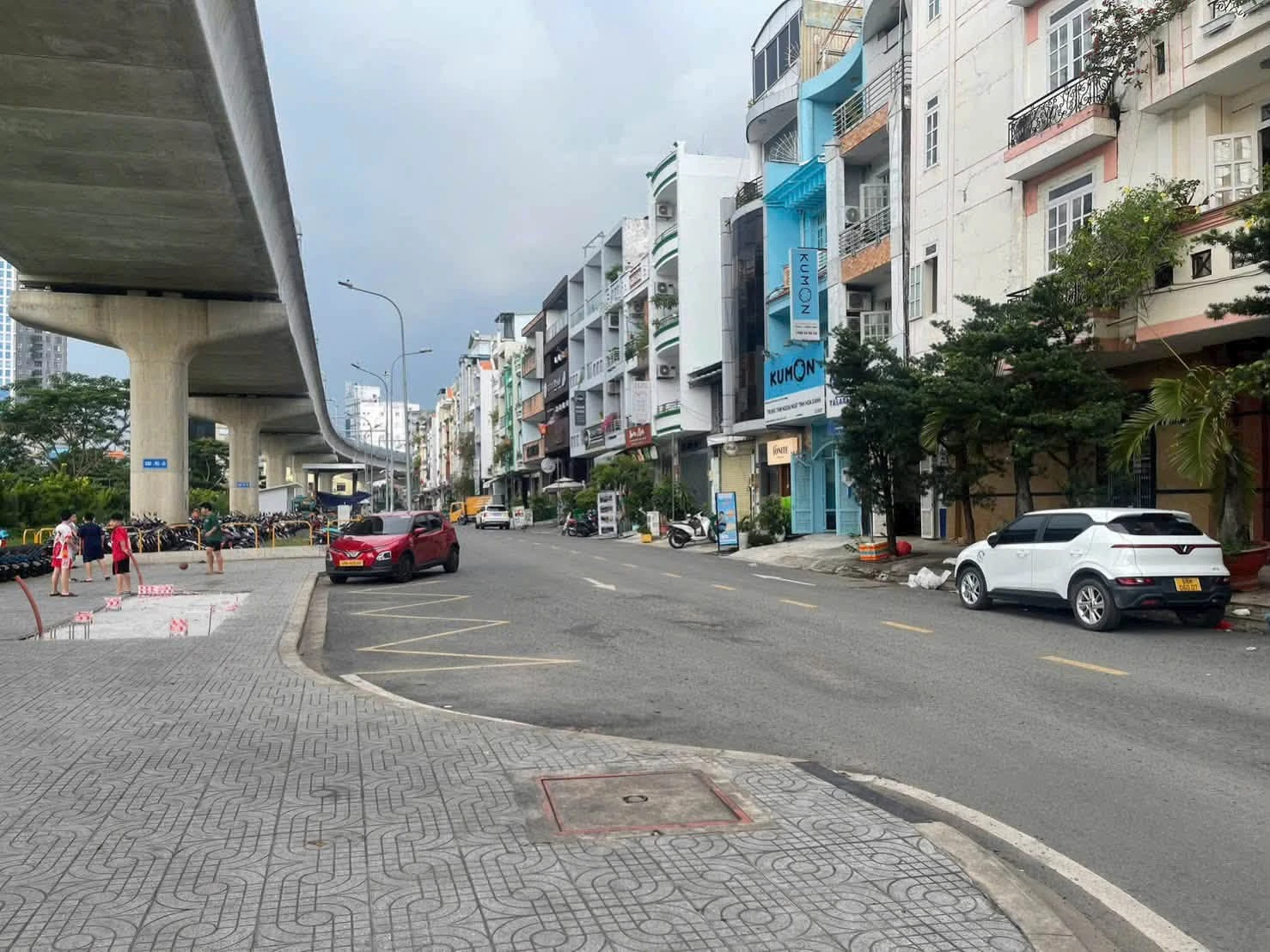 Bán nhà phố 3 mặt tiền 54m2 Nguyễn Hữu Cảnh gần Metro Văn Thánh 10.08 tỷ - Ảnh 1