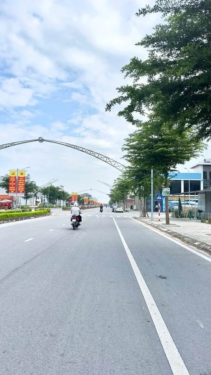 Nhà mặt tiền bán đường LK8 Tây Nam 90m², 4,1 tỷ - Ảnh thu nhỏ 2