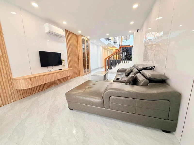Nhà phố gần biển Nha Trang 97m² 3PN, giá 6 tỷ