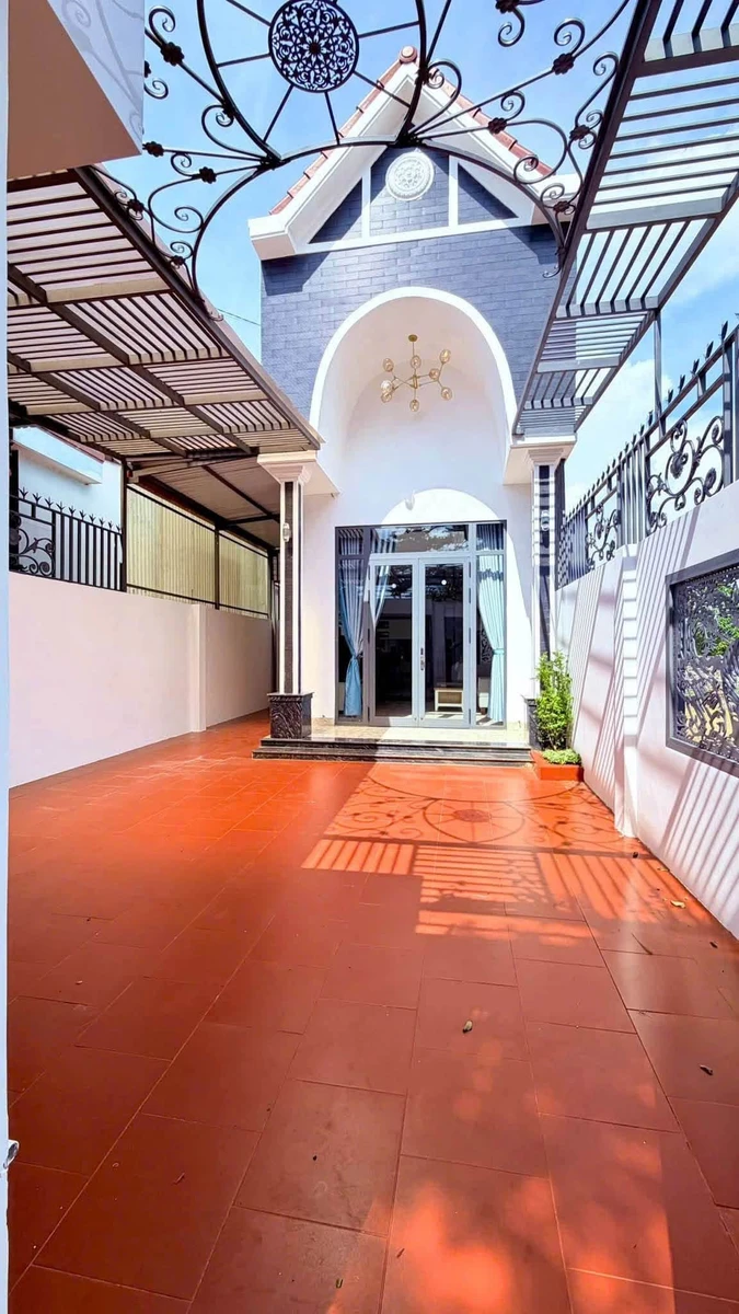 Bán nhà mê 3PN full nội thất, sổ hồng riêng, 6x25m gần đường Y Wang, Buôn Ma Thuột - Ảnh thu nhỏ 2