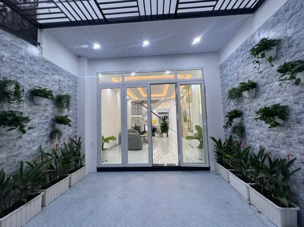 Bán nhà 1 trệt 2 lầu mặt tiền 100m² Nguyễn Thiện Thuật Quận 12 - Ảnh thu nhỏ 2