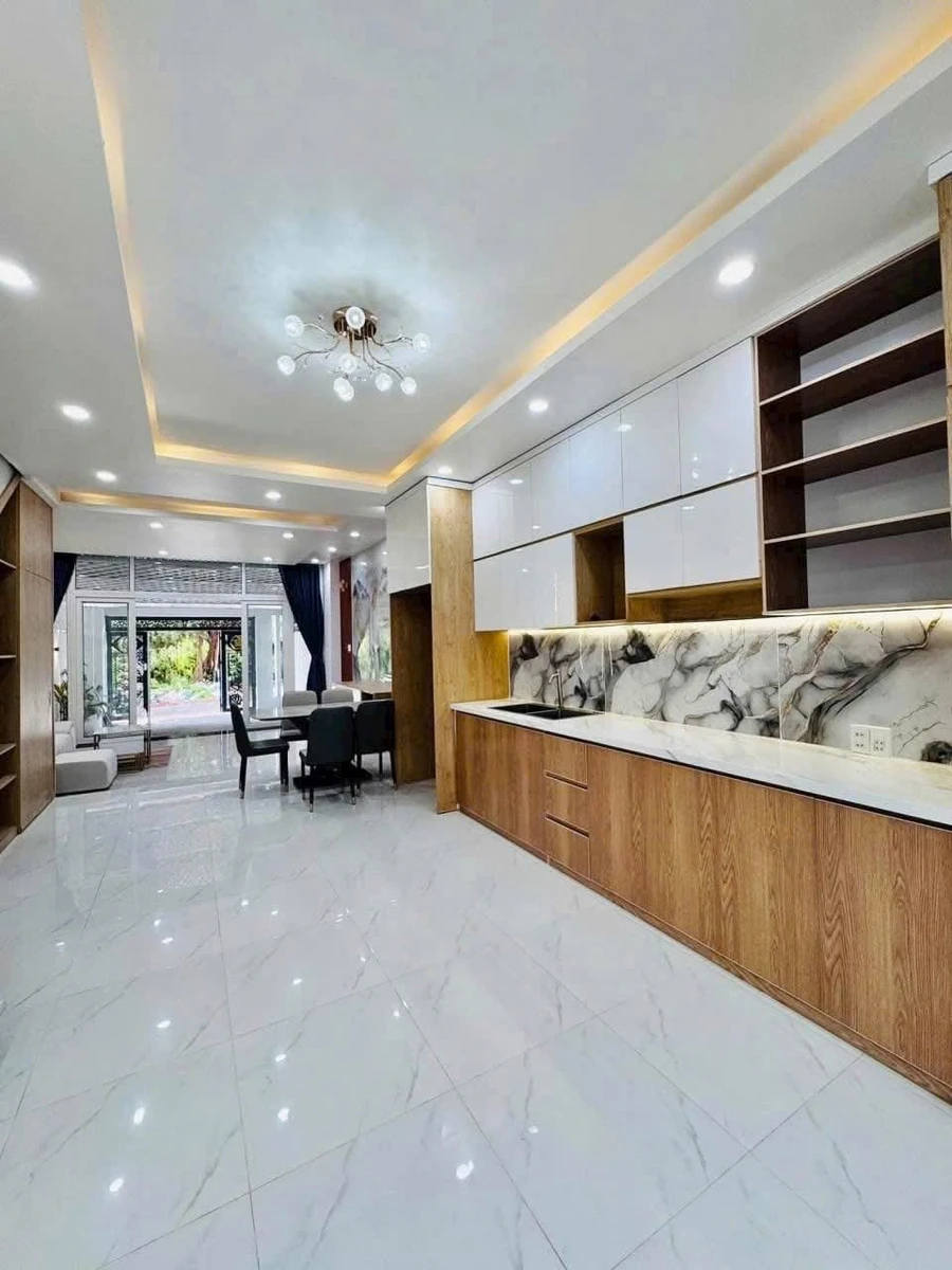 Bán nhà mặt tiền Chu Huy Mân 90m2, 3 PN, 2 WC, giá 2,4 tỷ - Ảnh thu nhỏ 2