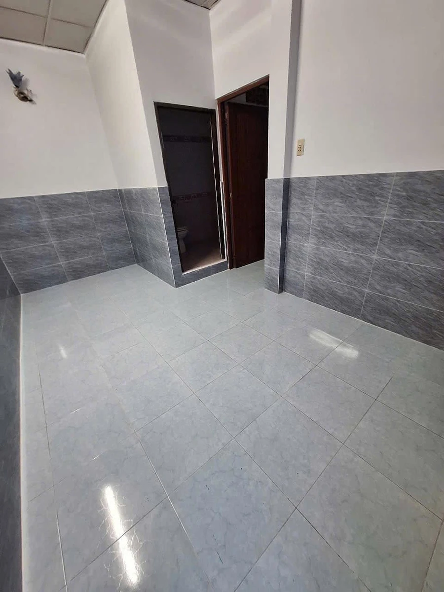 Cho thuê nhà 2 PN 30m² Lạc Long Quân, Tân Bình - Ảnh thu nhỏ 2
