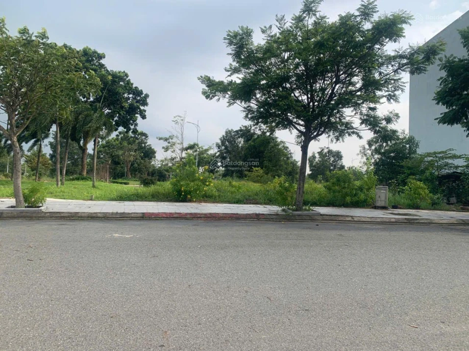 Siêu phẩm nền HV 100m2 đường 24m view CV, vị trí rất đẹp, Giá chỉ 2,25 tỷ bao thuế, nền sạch 100% - Ảnh 1