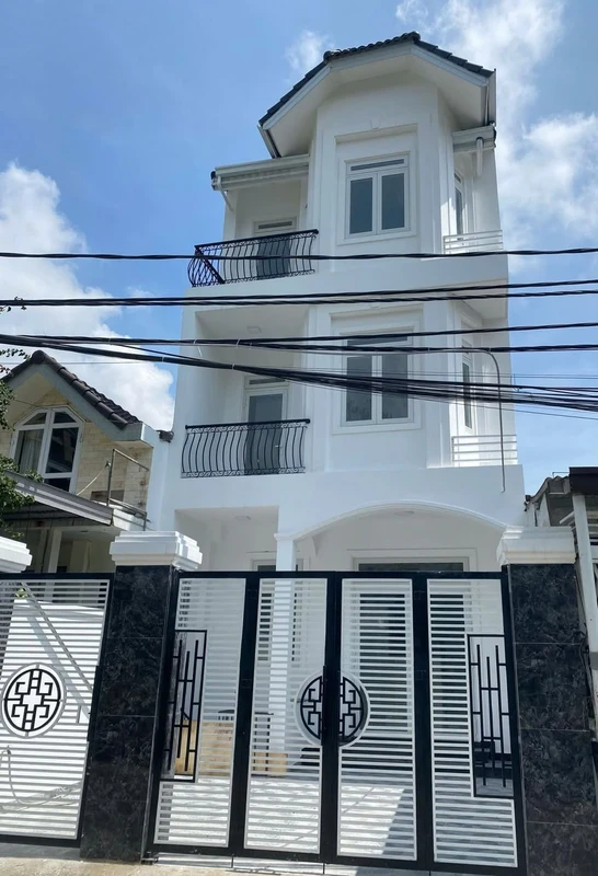 Bán nhà mới xây 97m2, 12 phòng, có thang máy, đường Phạm Hồng Thái, Đà Lạt