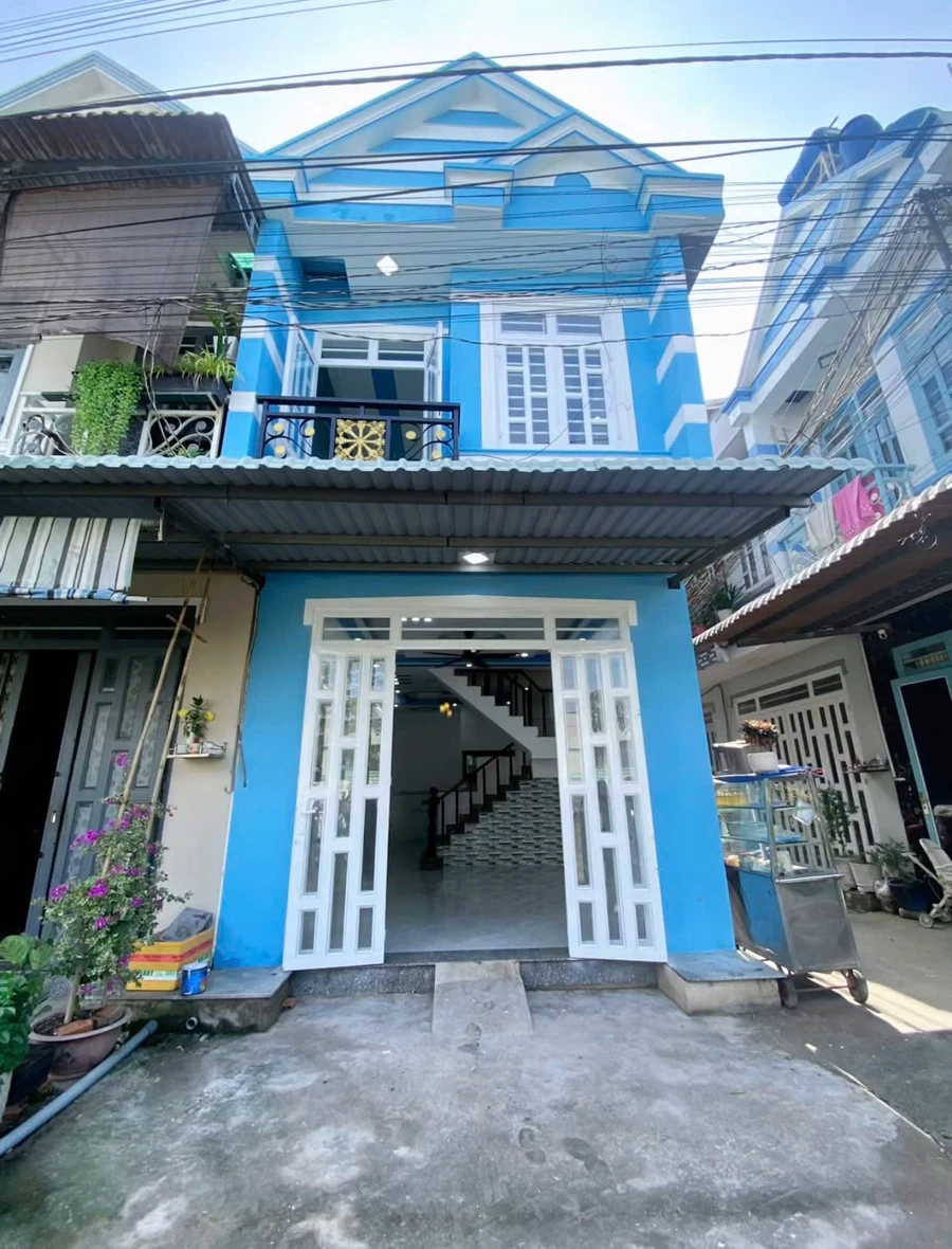 Bán nhà mặt tiền 1 trệt 1 lầu 54m2, 2PN, giá 685 triệu, giáp Hóc Môn - Ảnh 1