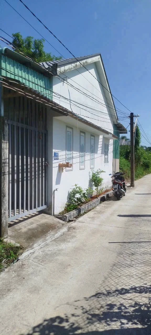 Bán nhà hẻm 145 Hoàng Anh, Phường Khánh Hậu, Tây Ninh, 95m2, giá 1 tỷ 199 triệu - Ảnh 1