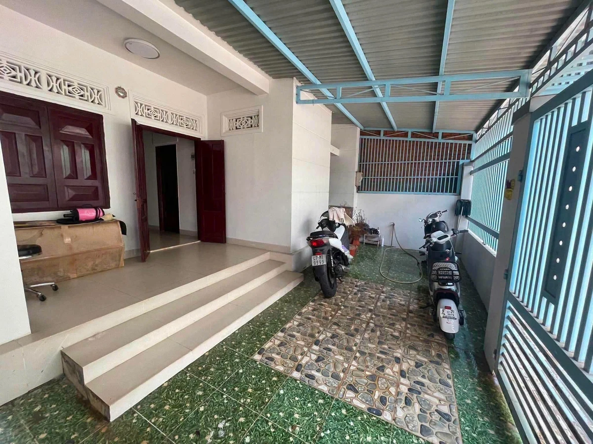 Bán nhà ngang 7m hẻm 53 Ngô Gia Tự, Buôn Ma Thuột, 98m2, giá 5 tỷ - Ảnh thu nhỏ 2
