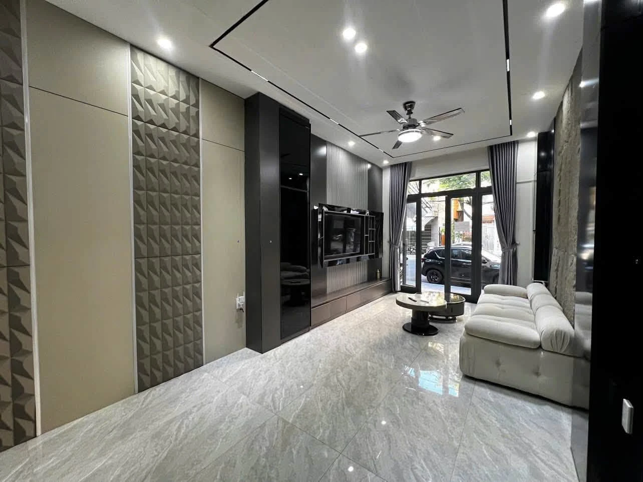 Cho thuê nhà mặt tiền Huỳnh Ngọc Huệ 50m2, 3 tầng, 3PN - Ảnh 1
