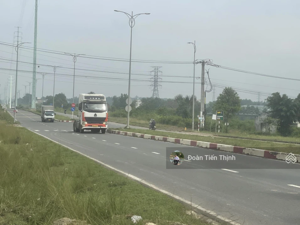 Bán đất phù hợp làm kho xưởng, mặt tiền đường 60m ngang 150m vào khu công nghiệp Giang Điền - Ảnh 1