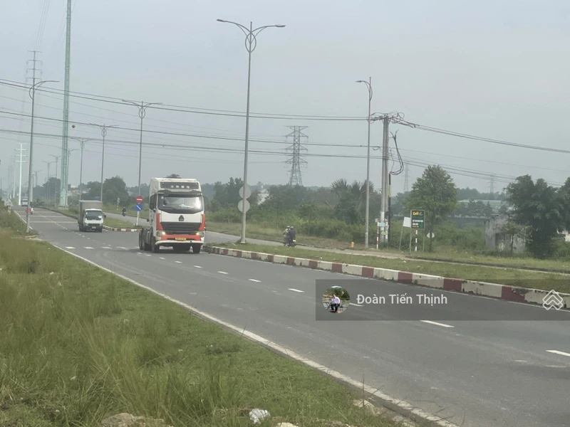 Bán đất phù hợp làm kho xưởng, mặt tiền đường 60m ngang 150m vào khu công nghiệp Giang Điền