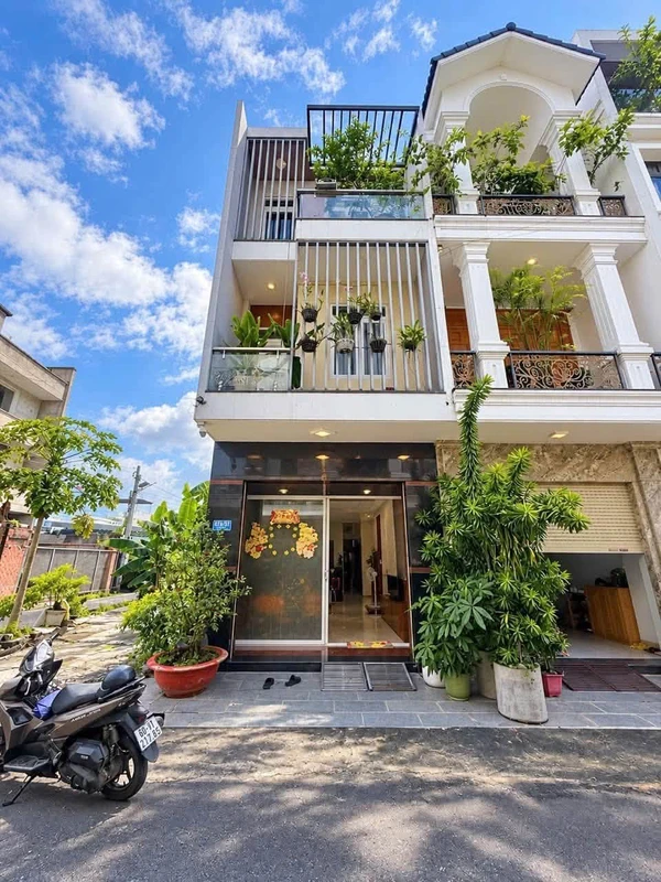 Bán nhà 1 trệt 2 lầu 240m2, Biên Hòa, 5.1 tỷ