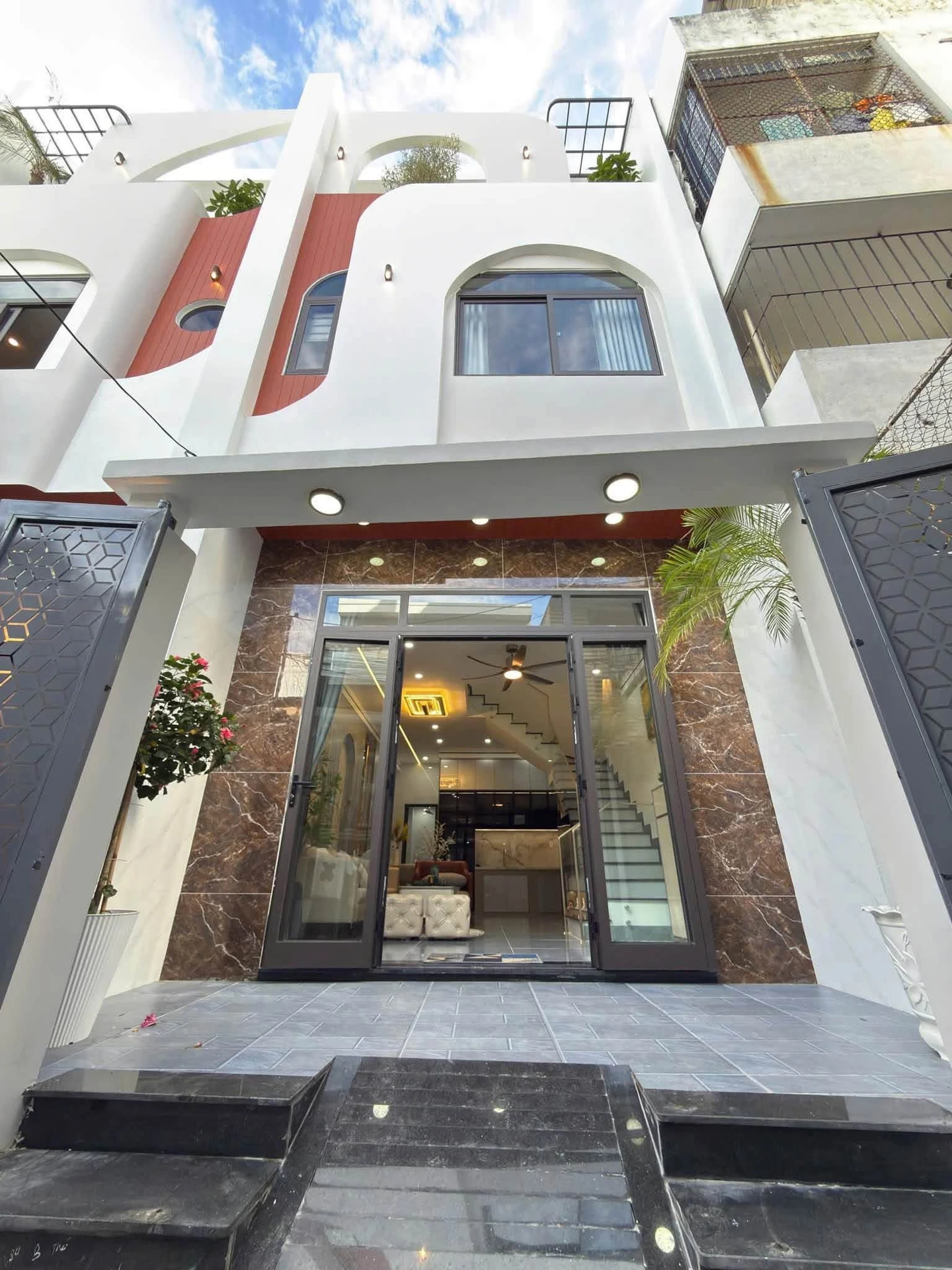 Bán nhà 3 tầng 61m² 5,6 tỷ Quận 4 - Ảnh 1