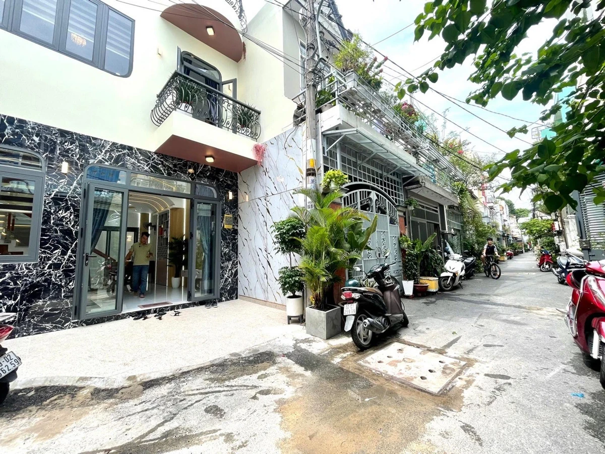 Bán nhà 4 tầng 55m2 gần công viên Làng Hoa, giá 6 tỷ - Ảnh 1