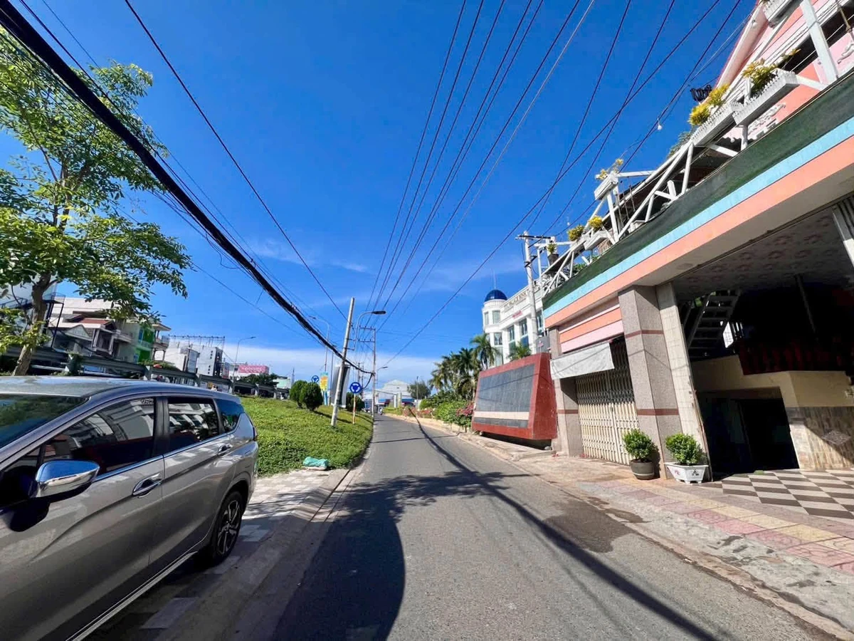 Bán nhà nghỉ 21 phòng mặt tiền Đặng Văn Ngữ, Phan Thiết, diện tích 241,8m2, giá 9,5 tỷ - Ảnh thu nhỏ 2