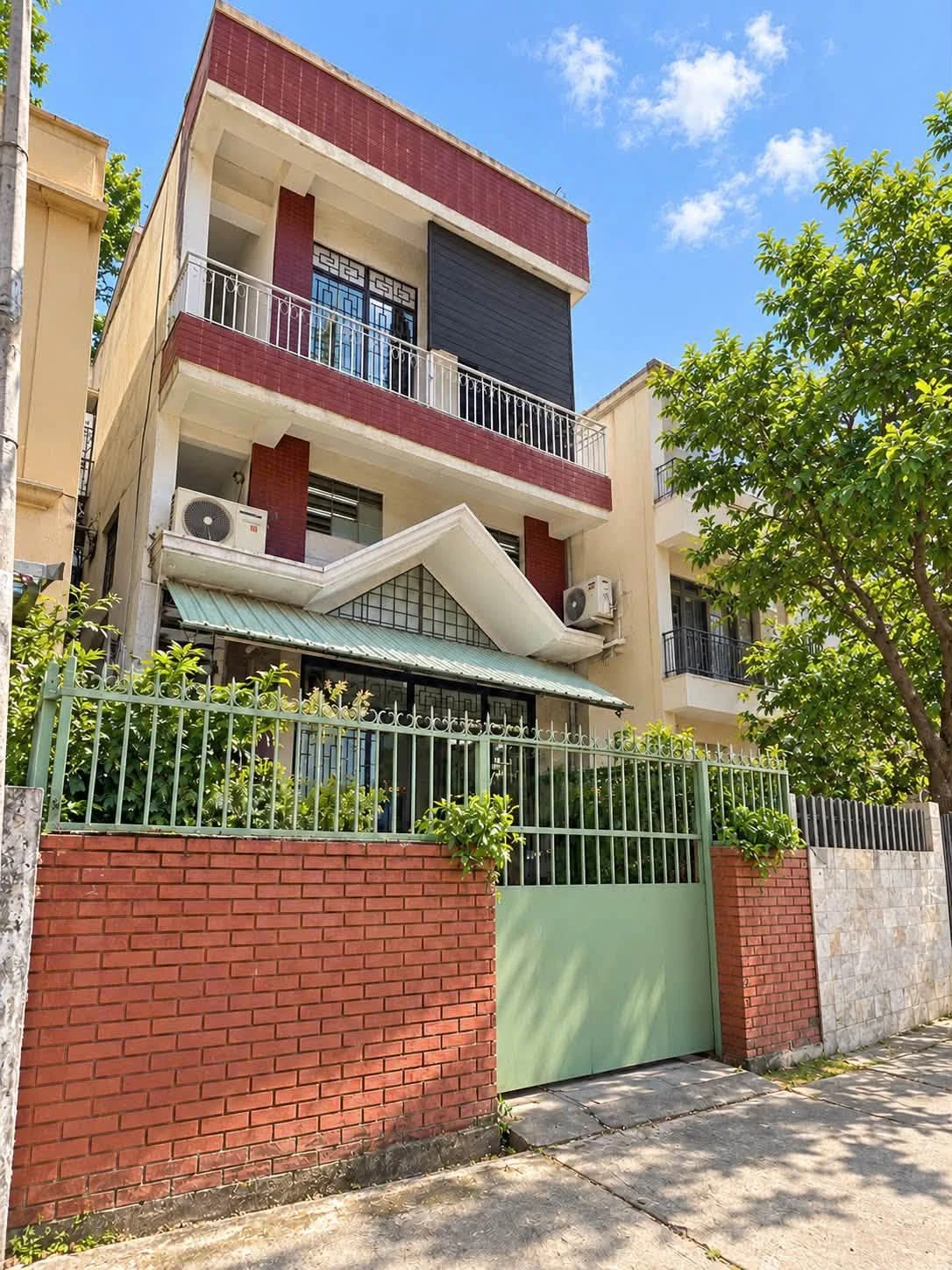 Bán nhà 4 tầng 67m², 5PN, hẻm ô tô gần ngã tư Nguyễn Văn Đậu - Hoàng Hoa Thám, Bình Thạnh - Ảnh 1