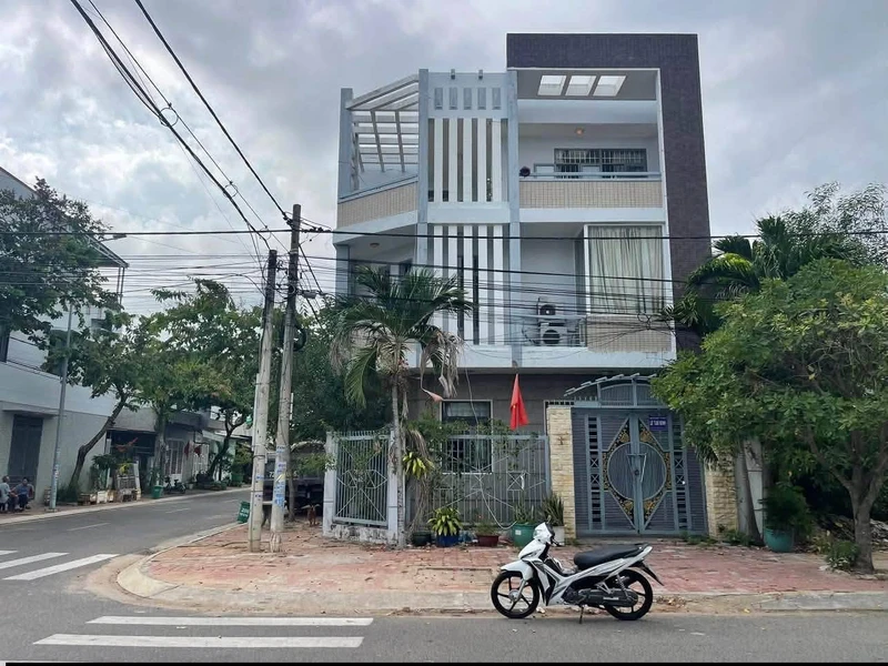 Bán nhà 1 trệt 2 lầu 6PN góc 2 mặt tiền, 163m², hoàn công, Bà Rịa