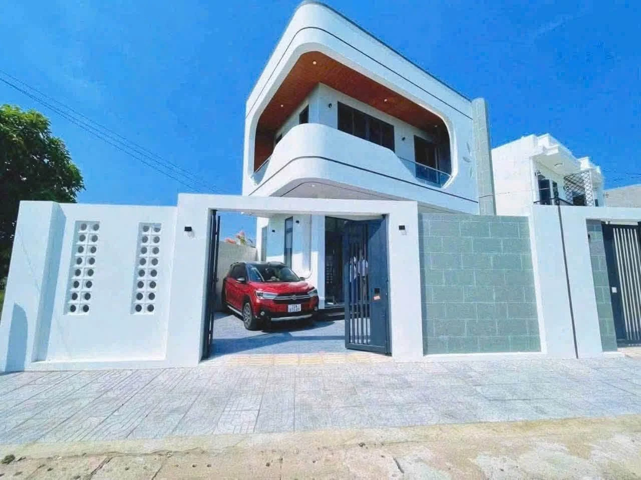 Bán nhà lầu mặt tiền Cao Văn Ngọc, căn góc, 115m2, 3PN, giá 2,62 tỷ, Long Điền - Ảnh 1