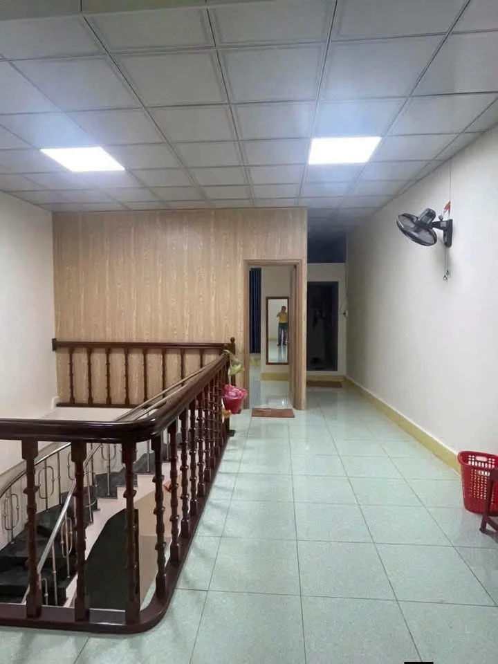 Cho thuê nhà mặt tiền 130m2 Lê Lợi Quảng Ngãi 9 triệu/tháng - Ảnh thu nhỏ 4