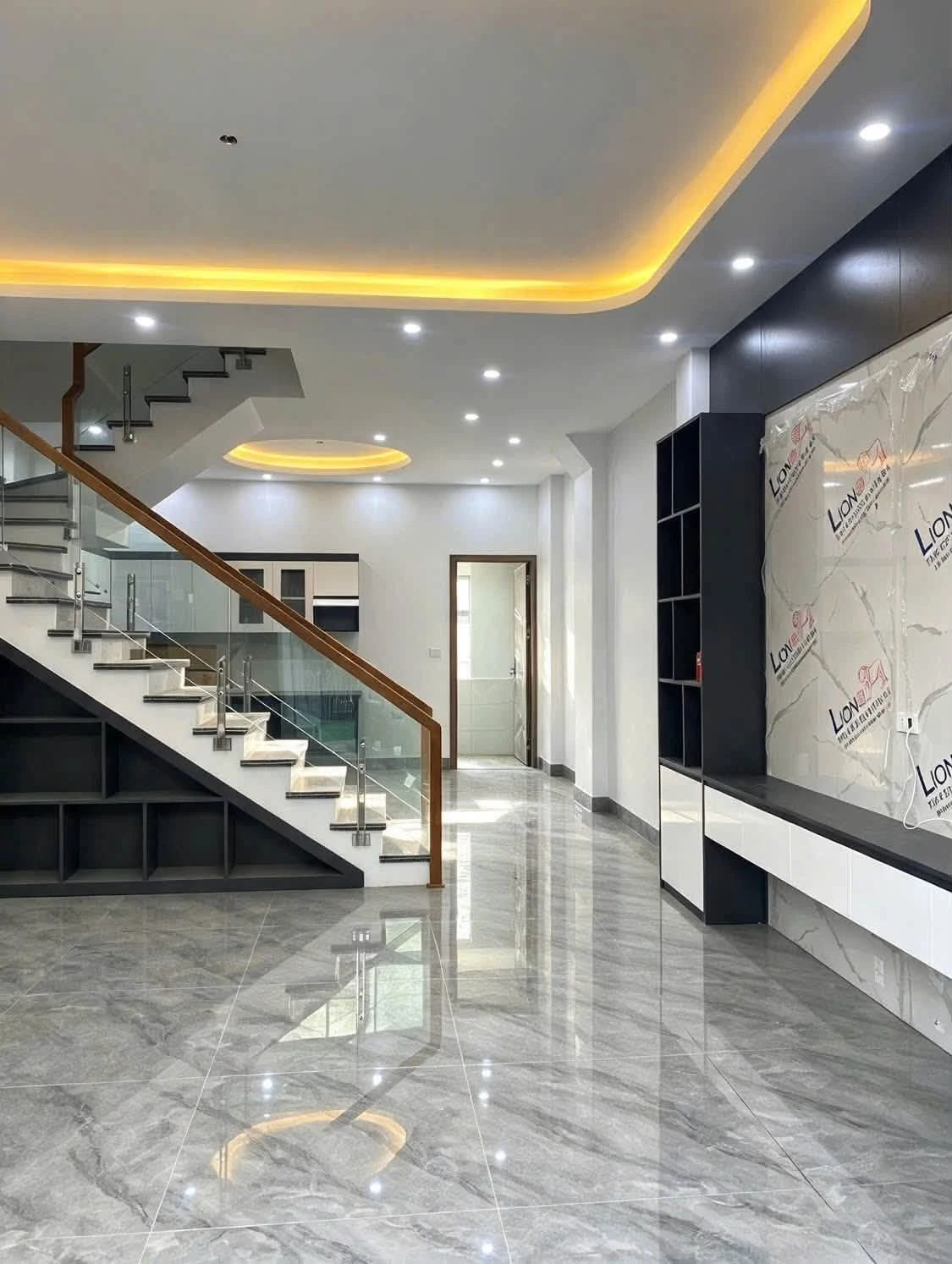 Bán nhà 3 tầng 68-72m² 3PN Quận 1 - Ảnh 1