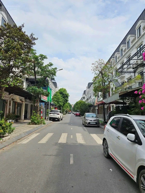 Bán shophouse Lacasta Văn Phú 73m² 4 tầng có thang máy