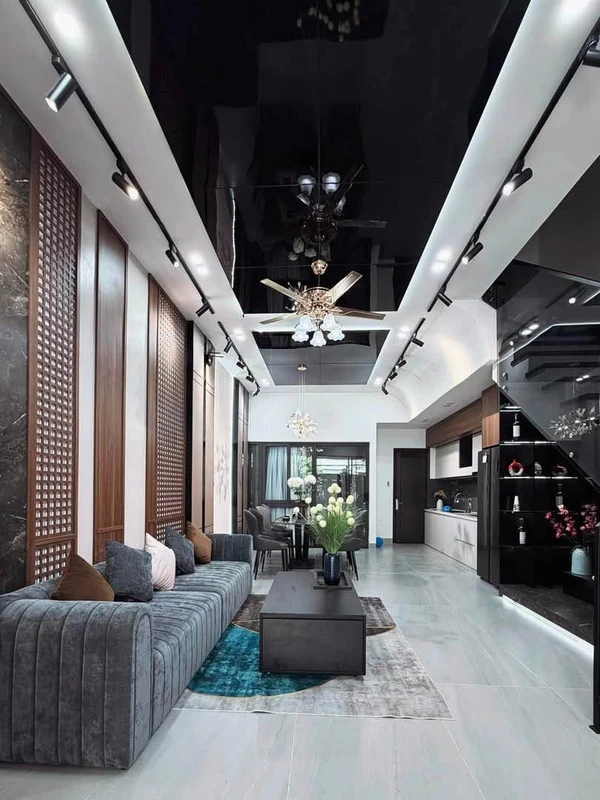 Bán nhà 3 mê tân cổ điển 220m² MT Nguyễn Chích Đà Nẵng