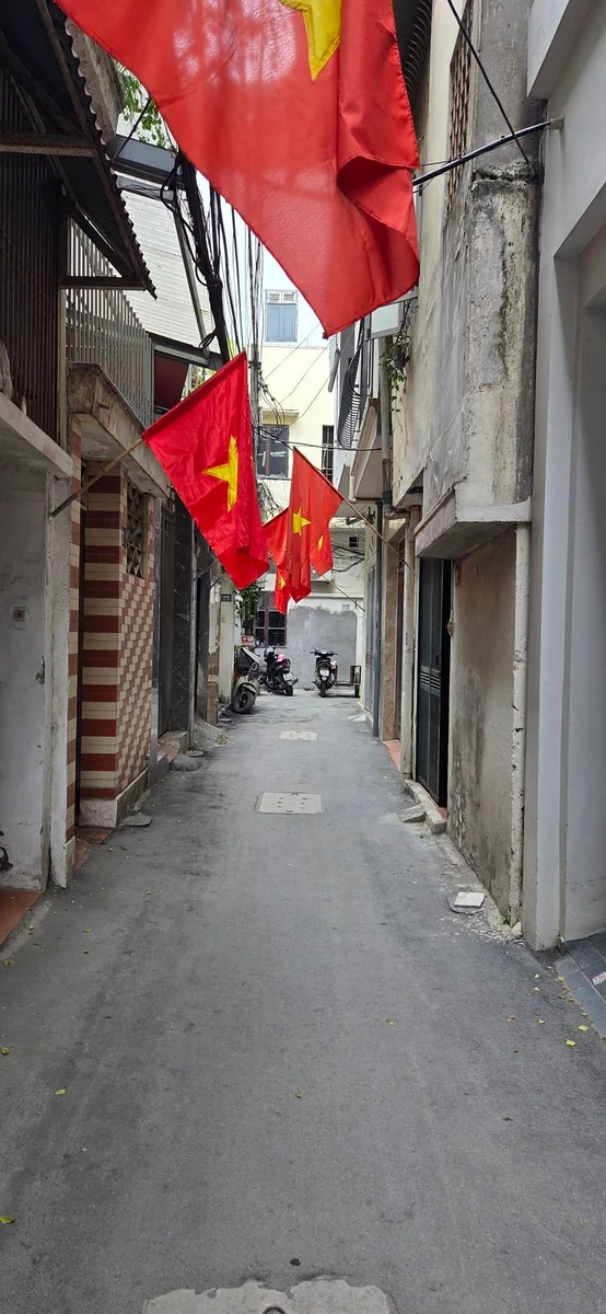 Bán nhà 42m² mặt tiền 4m ngõ La Thành Đống Đa - Ảnh 1