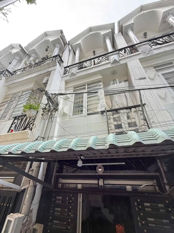 Bán nhà 1 trệt 2 lầu hẻm xe hơi Nguyễn Thị Búp, Quận 12, 27,2m2, giá 1,85 tỷ