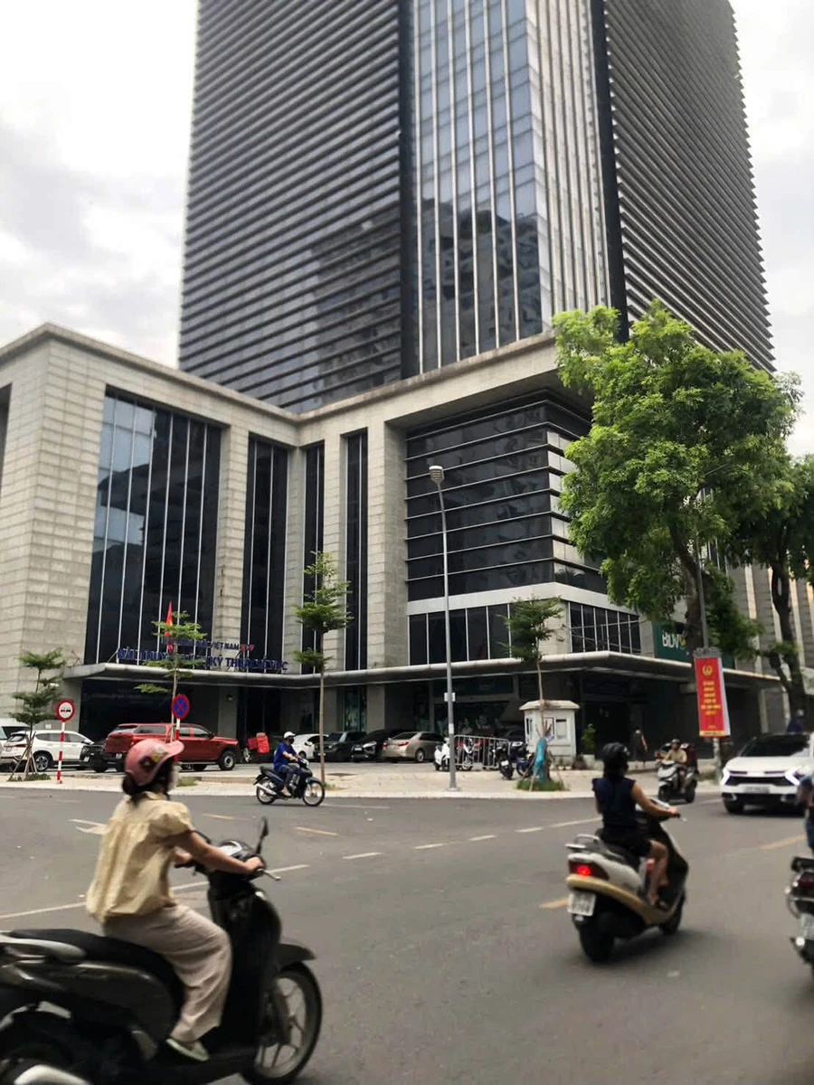 Bán nhà phố Lạc Trung 74m² - 2 phòng - 7 tầng thang máy - Ảnh 1