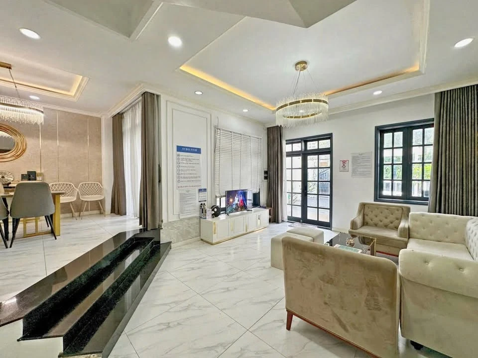 Cho thuê biệt thự 6PN hồ bơi, 248m2, Quận 7 - Ảnh thu nhỏ 5