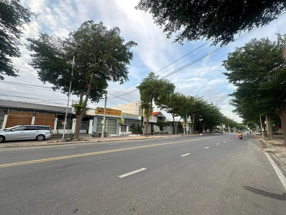 Bán nhà mặt tiền Nguyễn Thị Minh Khai 183m² - 6,4 tỷ - Ảnh thu nhỏ 2