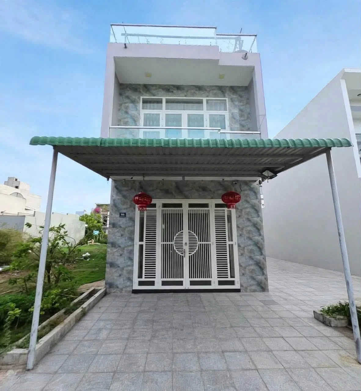 Bán nhà 1 trệt 2 lầu mặt tiền đường Phạm Huy Thông, 85m2, 3,4 tỷ, Phan Thiết - Ảnh 1