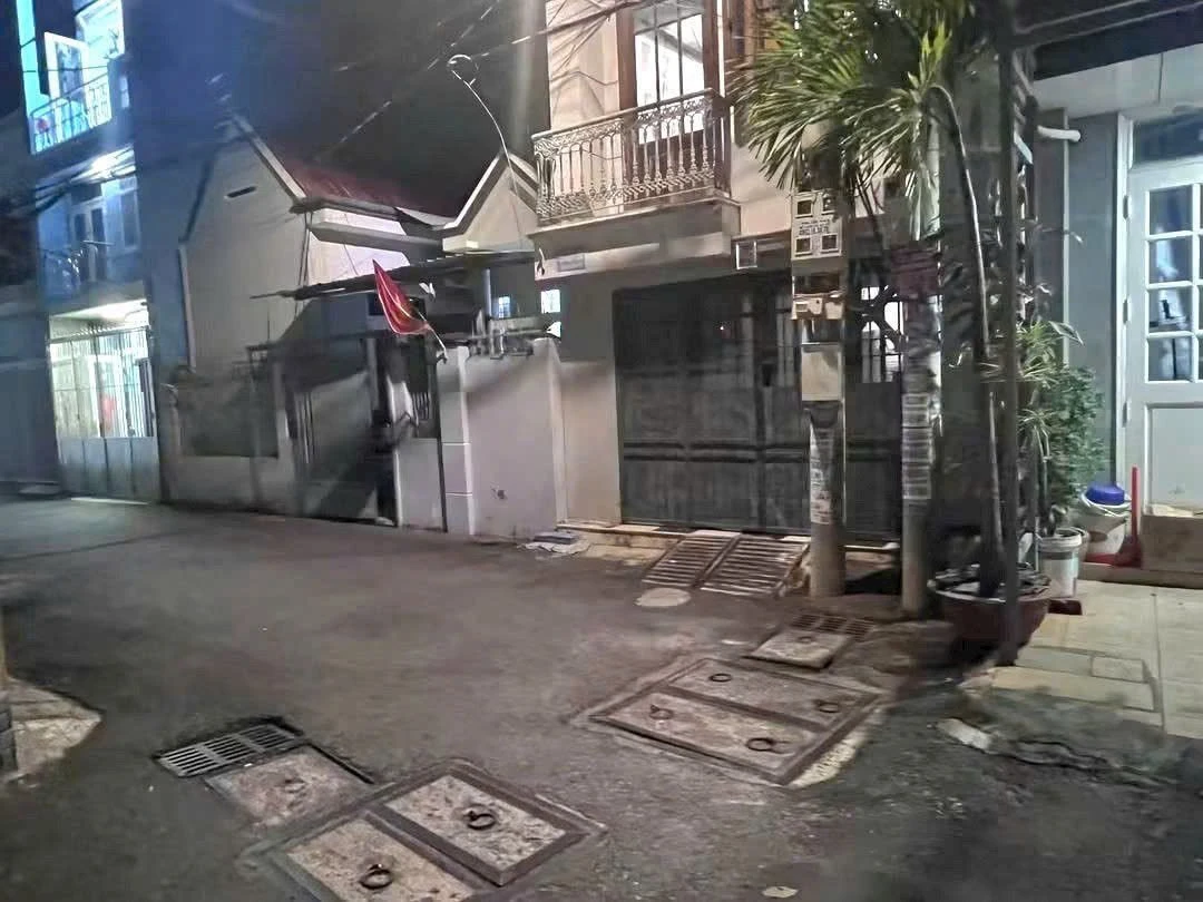 Bán nhà 2 tầng góc 2 mặt tiền 75m² Trương Công Định - Ảnh 1