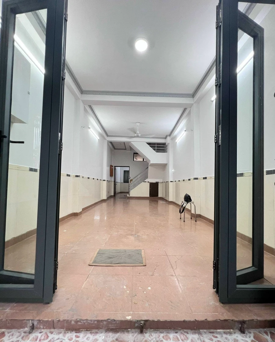 Cho thuê nhà nguyên căn mặt tiền Trường Sa, 163m2, 40 triệu/tháng, Quận 3 - Ảnh thu nhỏ 2