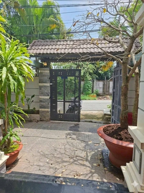 Bán nhà mái Thái 1 trệt 1 lầu 200m², 4 phòng ngủ, Long Toàn, TP Bà Rịa