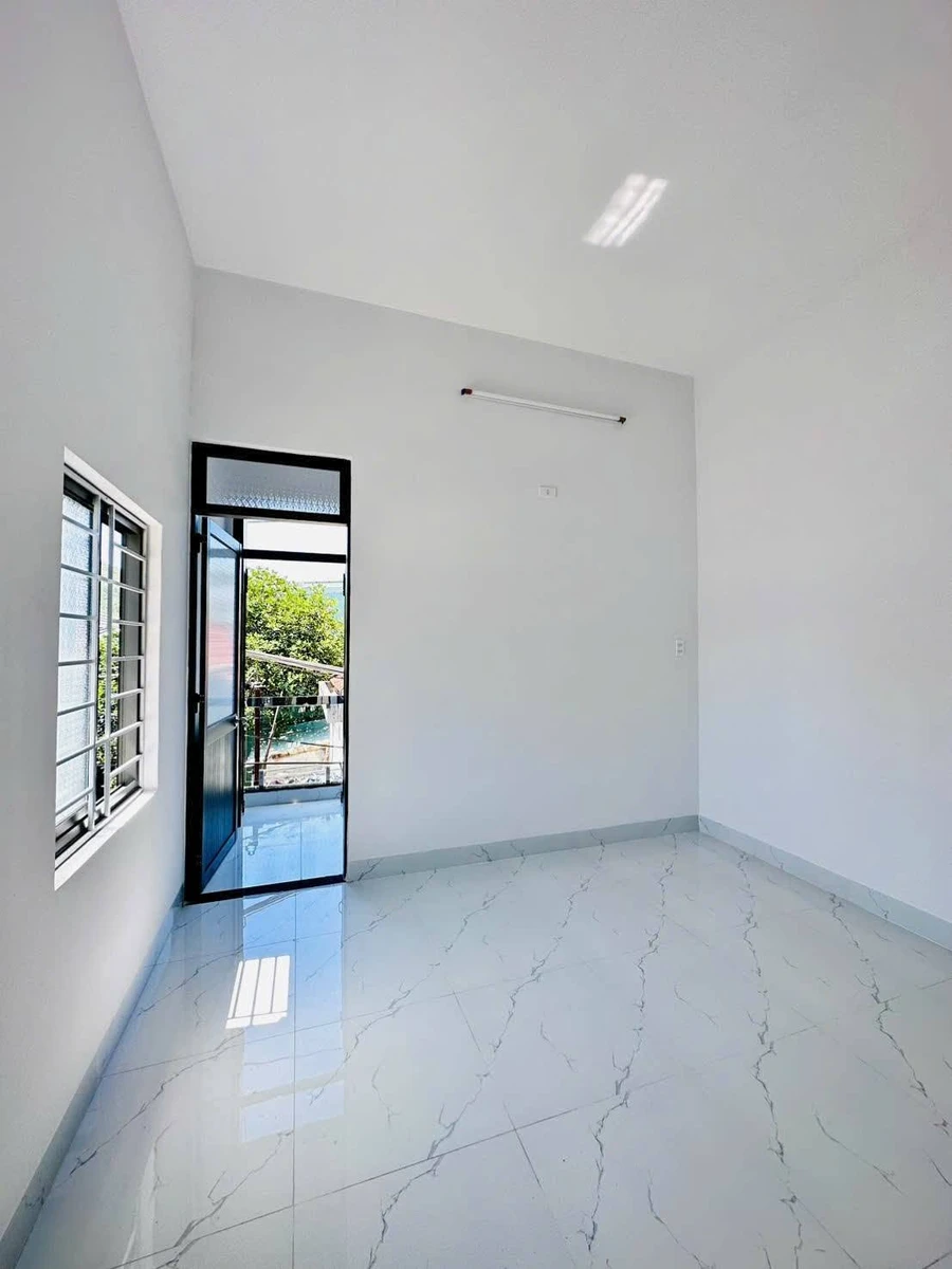 Bán nhà hẻm Trần Quốc Toản, Quy Nhơn, 46,6m2, 3PN 2WC, giá 2,4 tỷ - Ảnh thu nhỏ 3