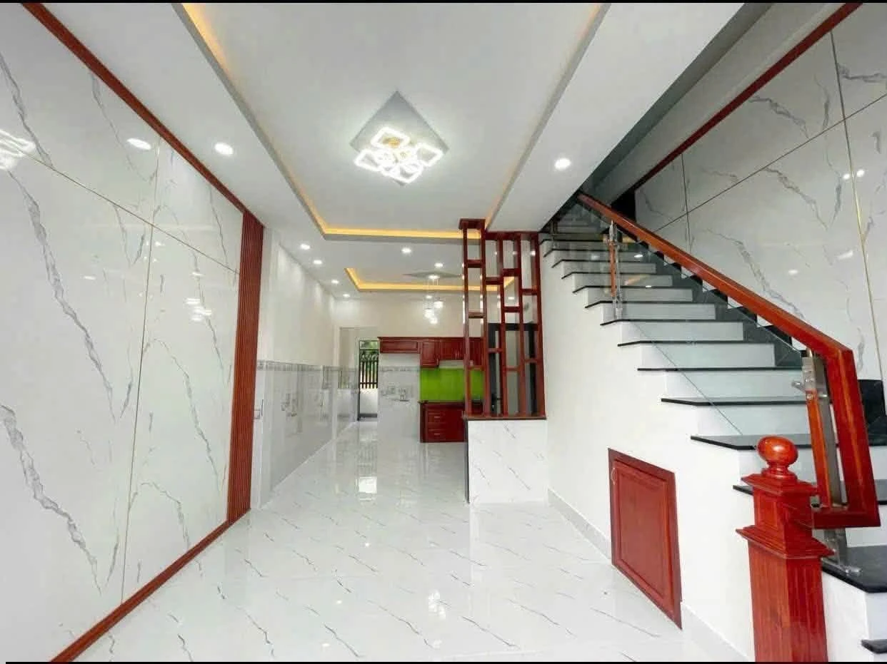 Bán nhà 1 trệt 1 lầu 3PN, 80m2 hoàn công, trung tâm thị trấn Đức Hòa, Long An - Ảnh 1
