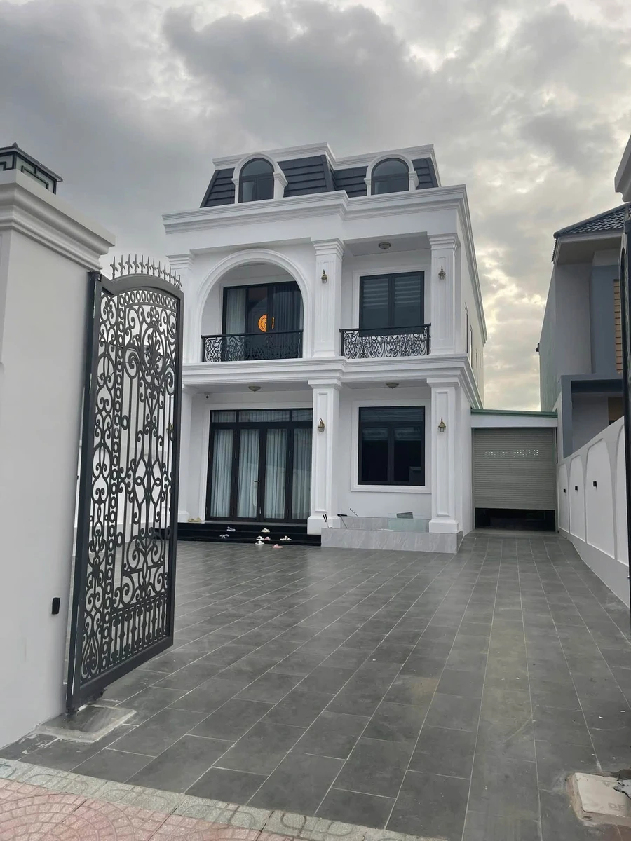 Bán biệt thự 300m² Nguyễn Văn Linh Chơn Thành 4 tỷ - Ảnh 1