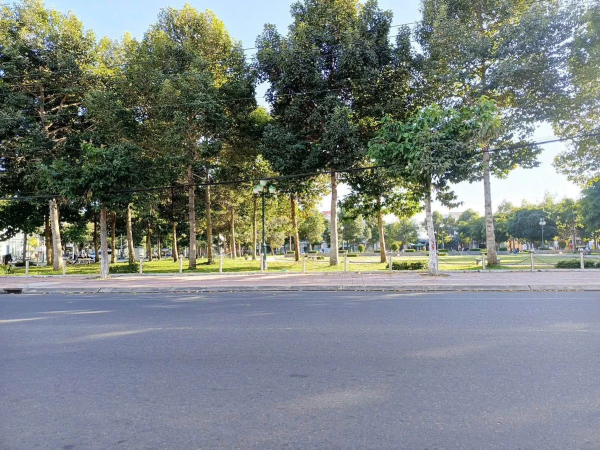 Bán lô đất mặt tiền Phạm Hùng 200m2 Phan Thiết - Ảnh thu nhỏ 3