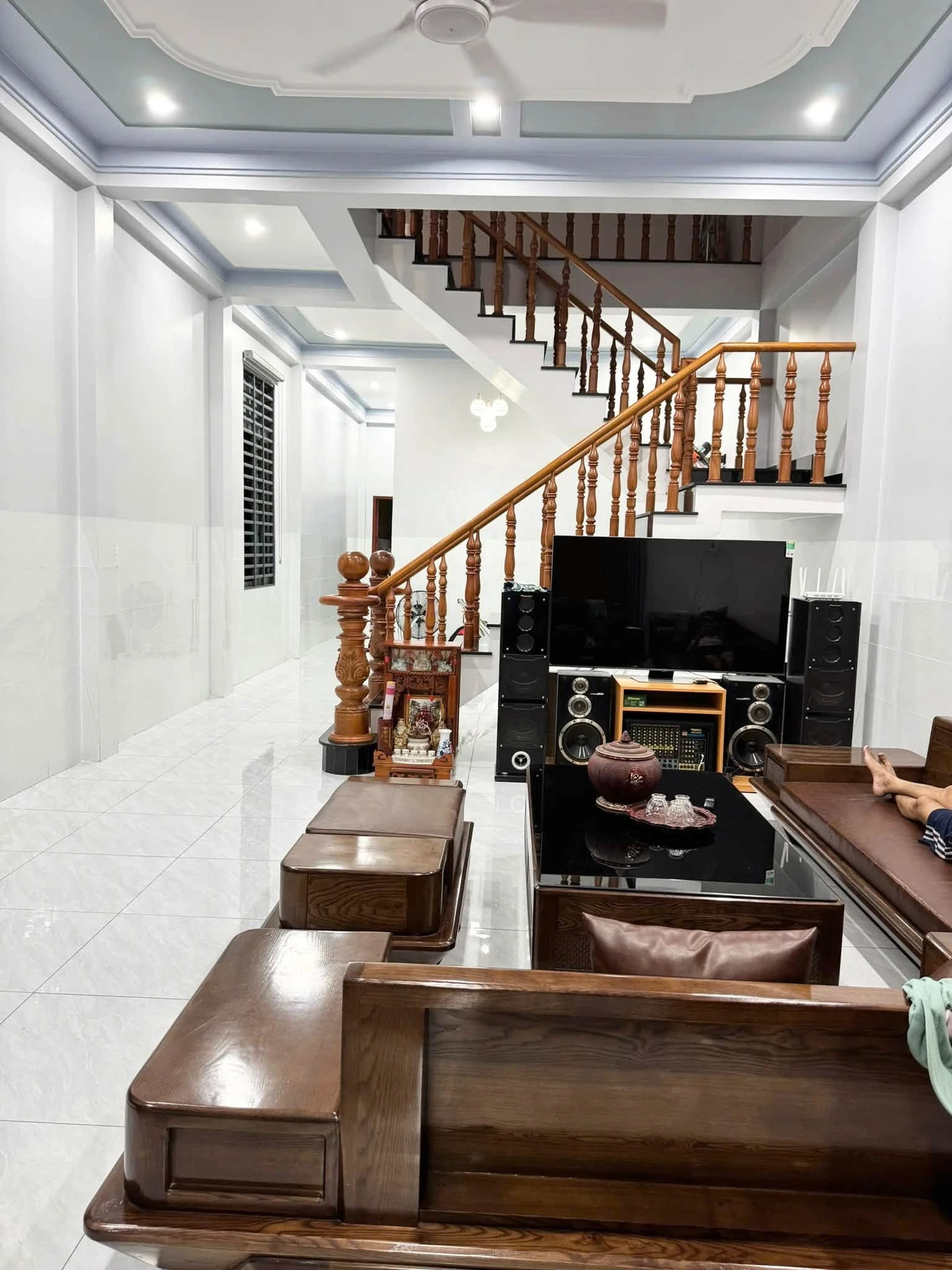 Bán nhà mặt tiền 250m² 3 phòng ngủ 5 tỷ Uyên Hưng - Ảnh 1