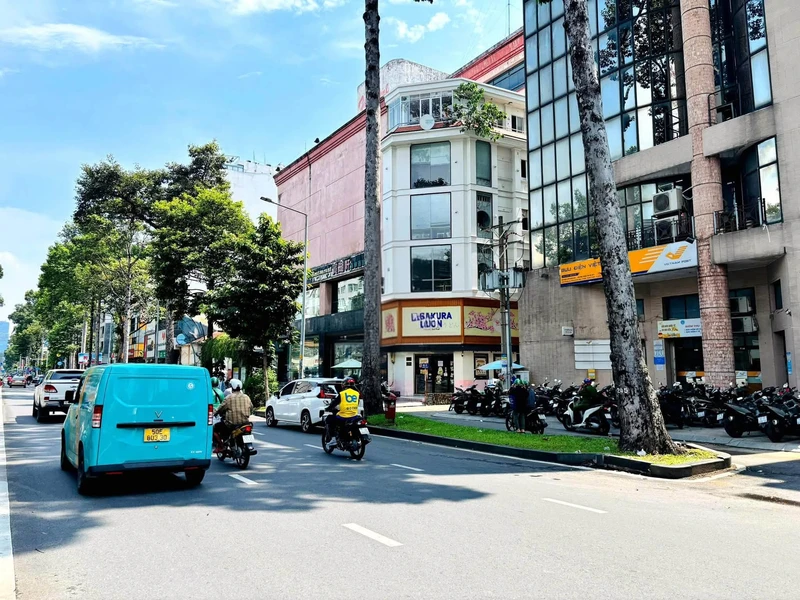 Cho thuê nhà 3 lầu mặt tiền Trần Hưng Đạo Q1, 50tr/tháng