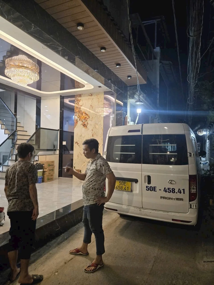 Bán nhà 3 tầng xây mới full nội thất 4PN 4WC hẻm Phạm Văn Chiêu, Gò Vấp giá 5,99 tỷ - Ảnh 1