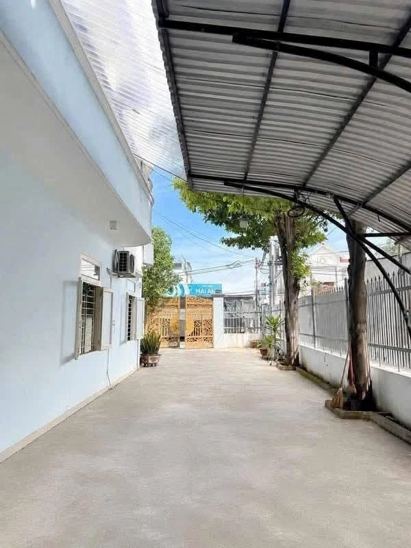 Bán nhà lầu góc 2 mặt tiền 400m² Tân Hiệp, Bình Dương, giá 9 tỷ - Ảnh thu nhỏ 3
