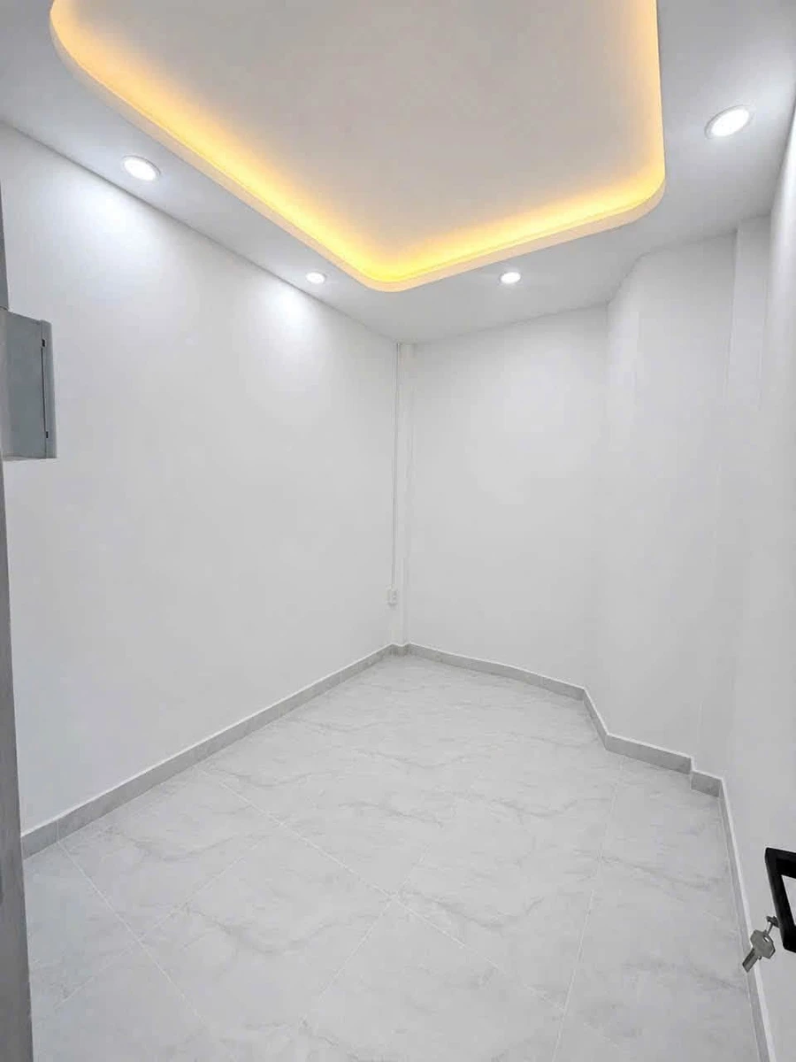 Bán nhà Quận 4 22,3m², 1 trệt 1 lầu sân thượng, 3PN 2WC, giá 3 tỷ 780 triệu - Ảnh thu nhỏ 4