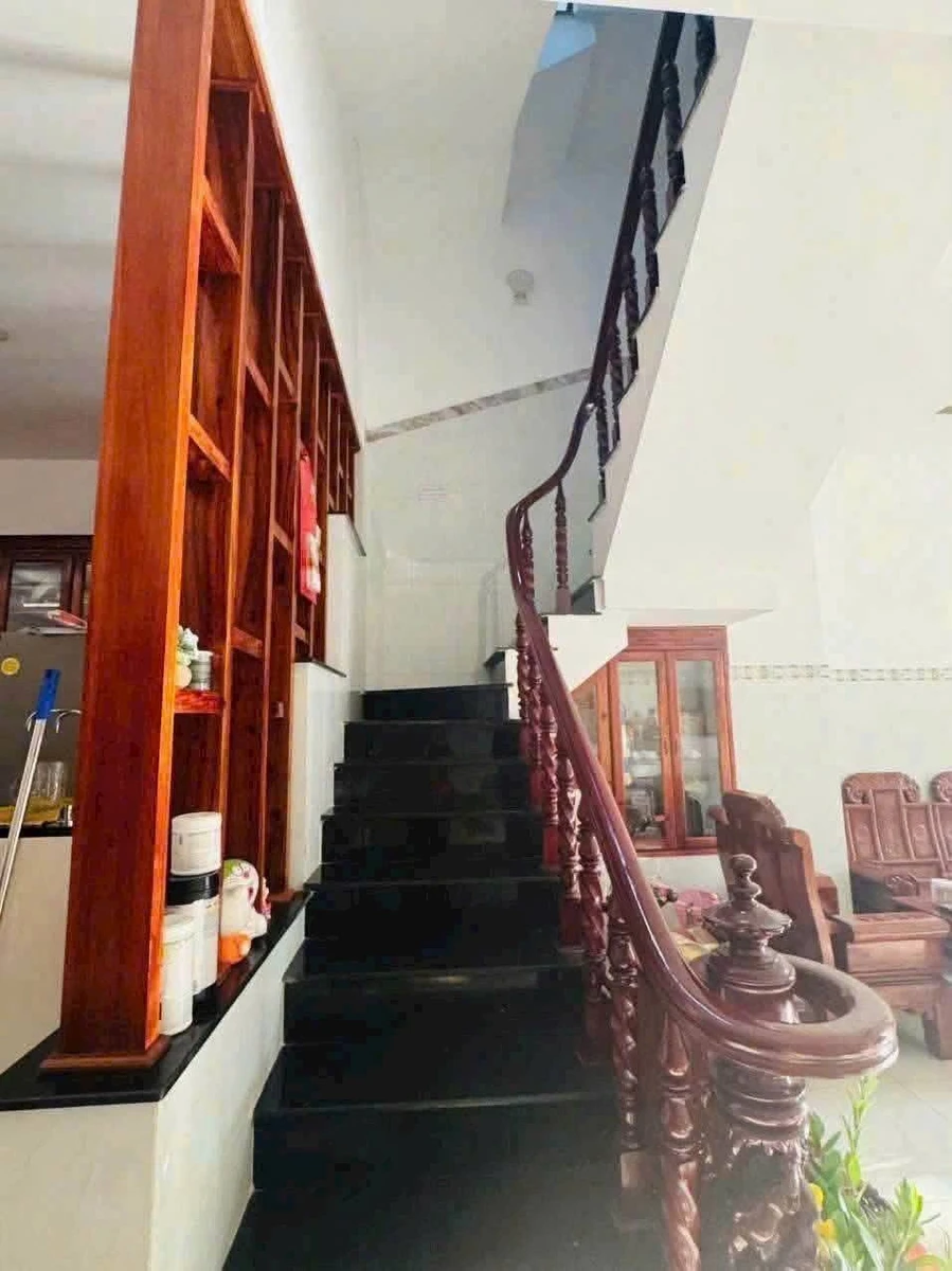 Bán nhà 1 trệt 2 lầu 90m2 (5x18) khu Triều Phát, P. Phước Nguyên, TP. Bà Rịa, giá 4,8 tỷ - Ảnh thu nhỏ 2