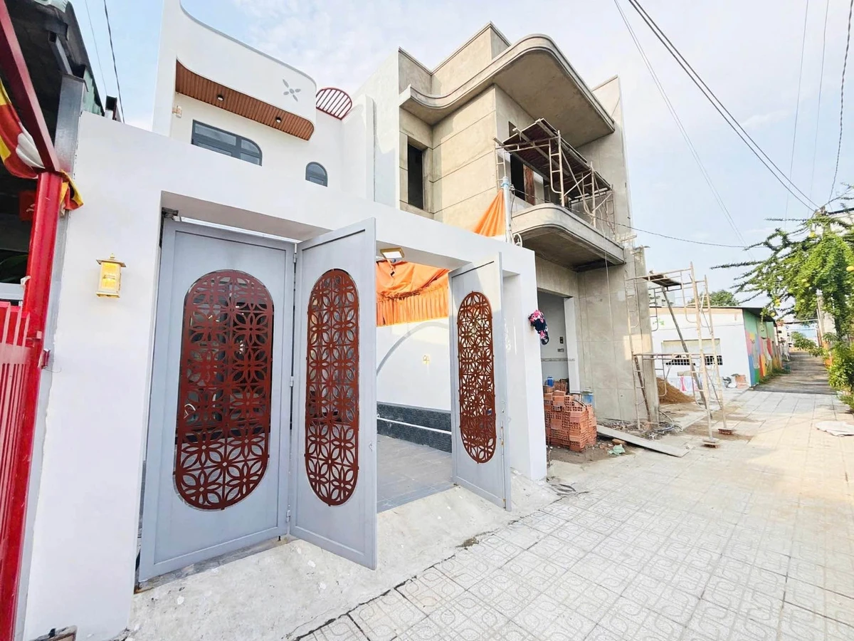 Bán nhà phố 1 trệt 1 lầu 113,6m² Tân Phong, 3 tỷ 430 triệu - Ảnh 1