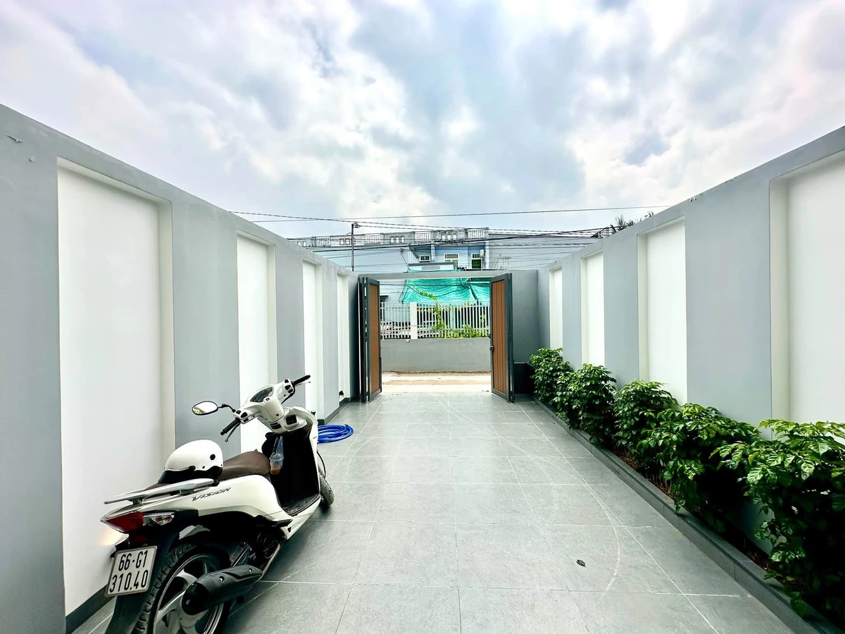 Bán nhà 1 trệt 2 lầu 4x24m full nội thất gần ngã 3 Tân Kim, Cần Giuộc giá 2,7 tỷ - Ảnh thu nhỏ 5